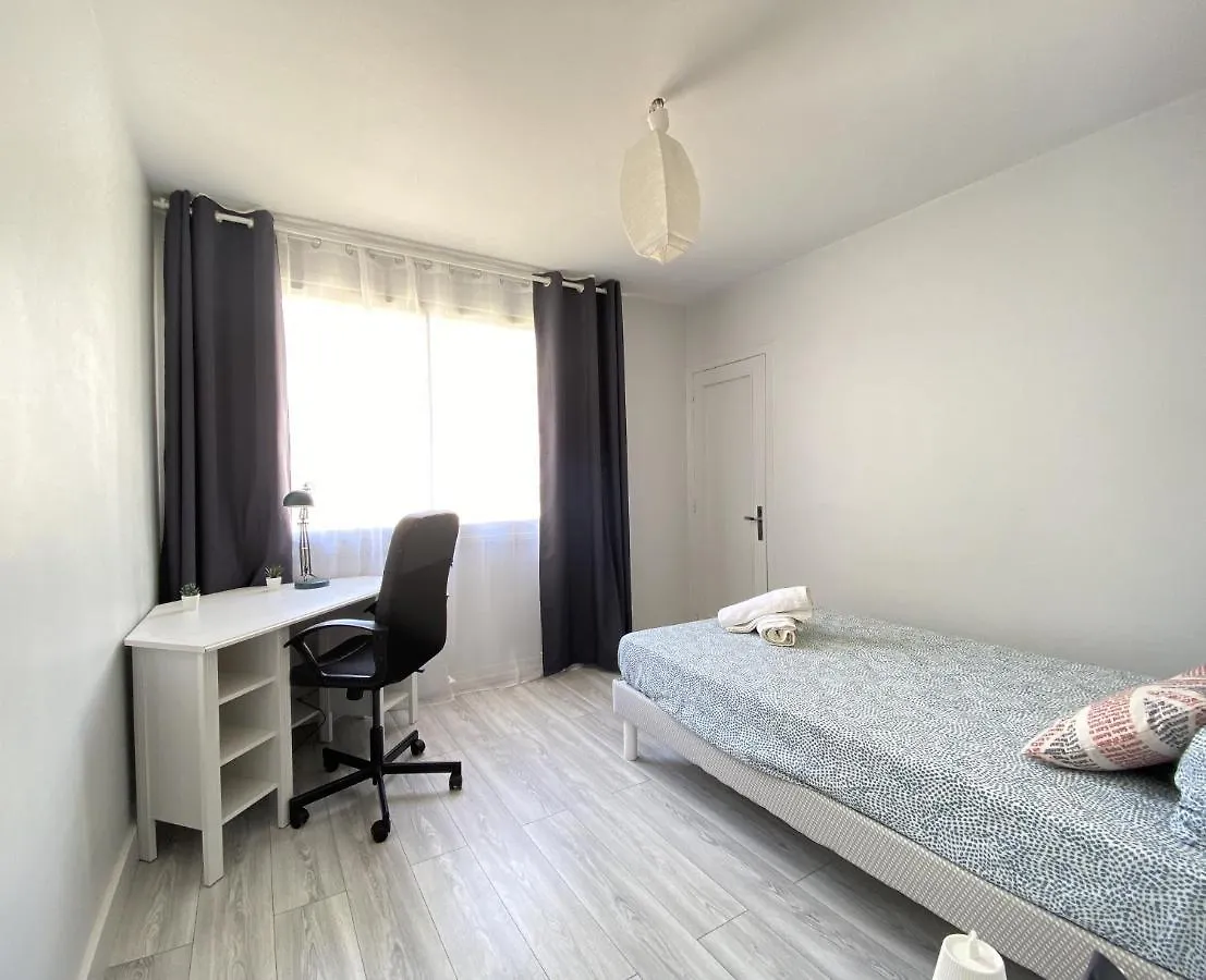 Lejlighed Cosy, Spacieux Avec 3 Chambres Et Espaces De Travail - Pres Bas Clermont-Ferrand Frankrig
